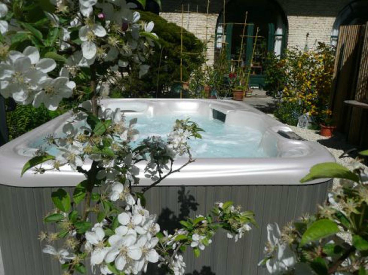 Manoir De Bois En Ardres Ngoại thất bức ảnh