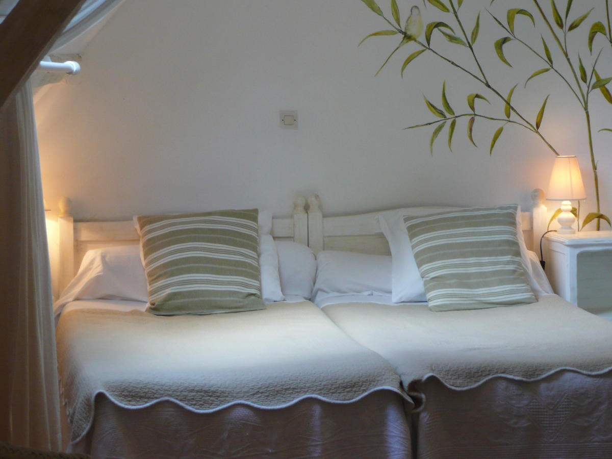 Manoir De Bois En Ardres Phòng bức ảnh
